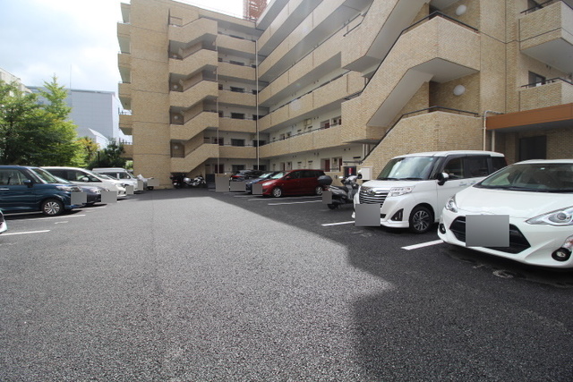 駐車場　敷地内に駐車場があるので安心して駐車できます♪（※要確認）