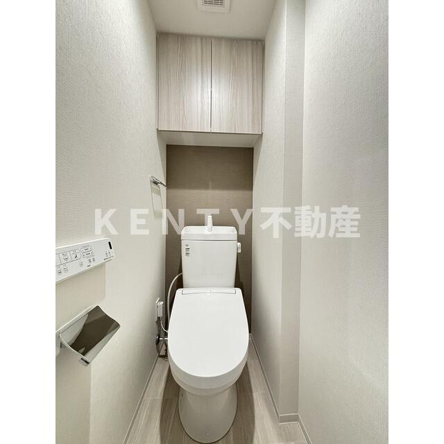 トイレ　落ち着いた色調のトイレです