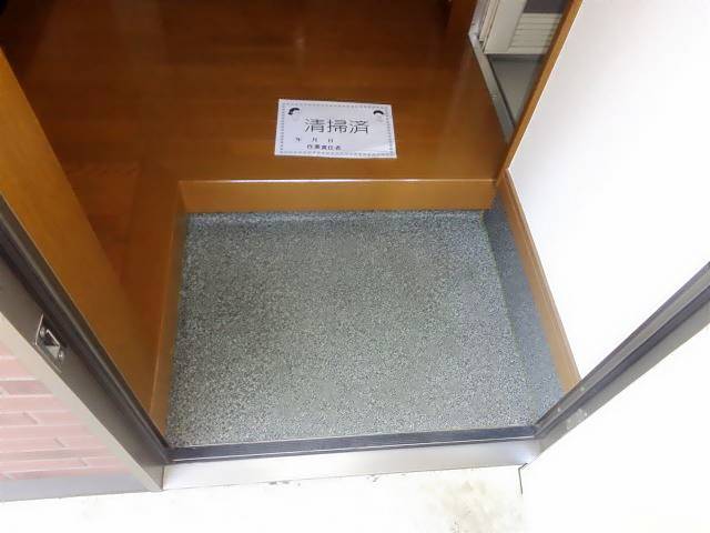 玄関　玄関　靴箱付いています