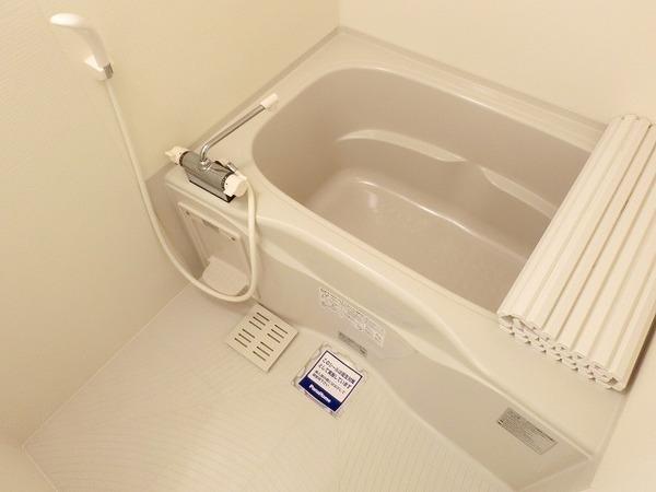 バス・シャワールーム　キレイにリフォームされています！