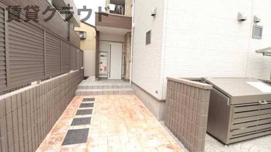 エントランス　落ち着いたエントランスです