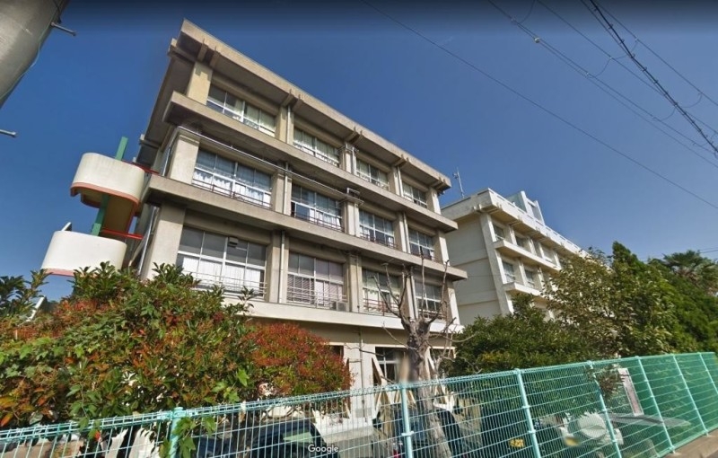 小学校　明石市立朝霧小学校（小学校）まで663m