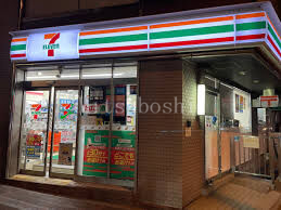 コンビニ　セブンイレブン南青山5丁目店（コンビニ）まで128m