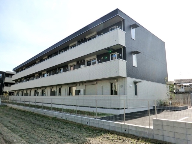 建物外観　オートロック付きで安心！宅配BOX付きで便利！