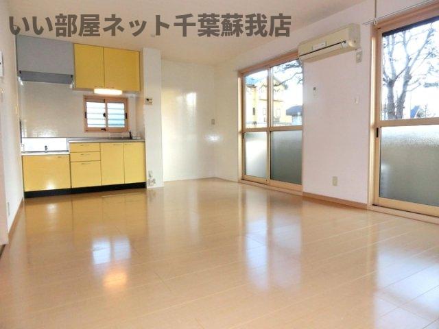 居室・リビング　こちらの居間で趣味の時間をお楽しみください