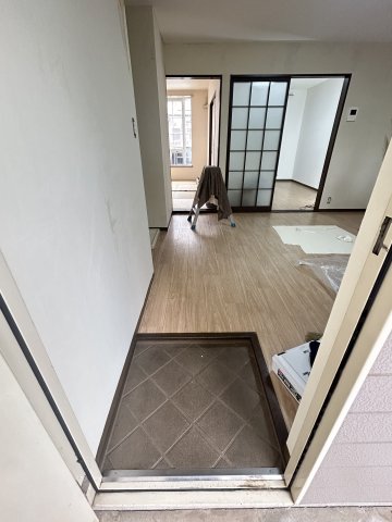 玄関　※リフォーム前写真です