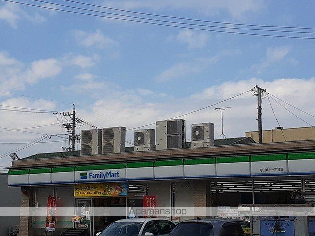 コンビニ　ファミリーマート（コンビニ）まで600m
