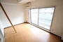 居室・リビング　※別部屋の写真です