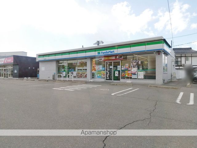コンビニ　ファミリーマート（コンビニ）まで539m