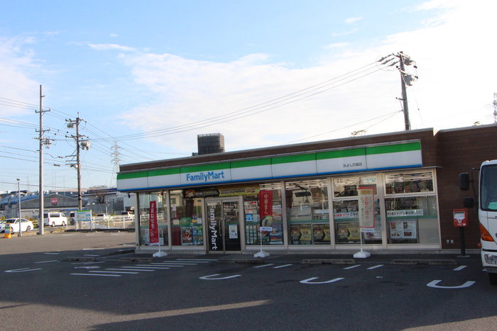 コンビニ　ファミリーマート（コンビニ）まで420m
