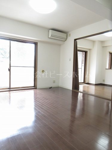 居室・リビング　※別号室参考写真