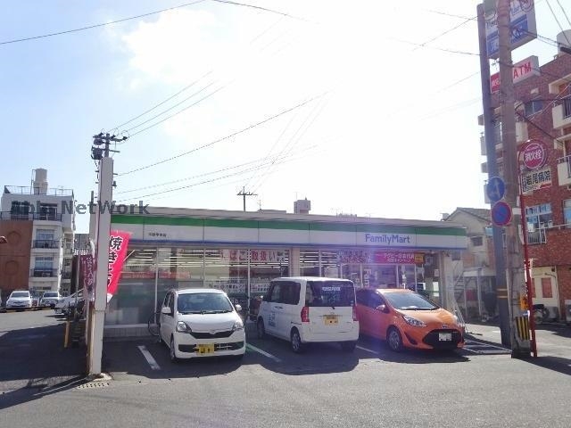 コンビニ　ファミリーマート平野甲突店（コンビニ）まで130m
