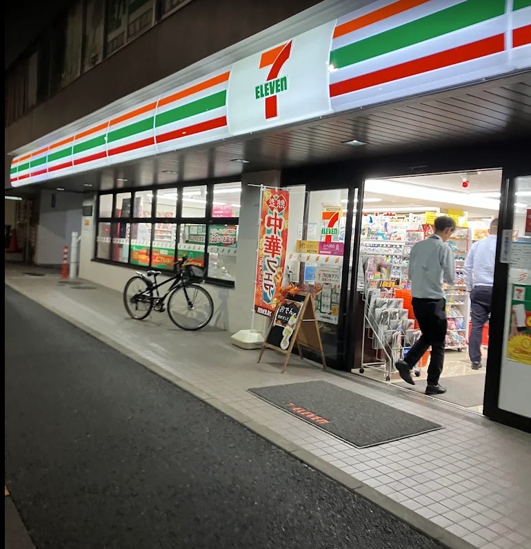 コンビニ　セブンイレブン市谷砂土原町店（コンビニ）まで127m