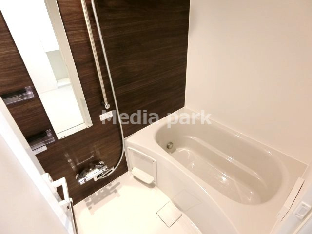 バス・シャワールーム　同物件別のお部屋の写真です。参考写真です。