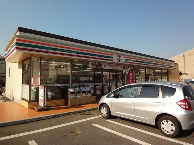 コンビニ　セブンイレブン（コンビニ）まで550m