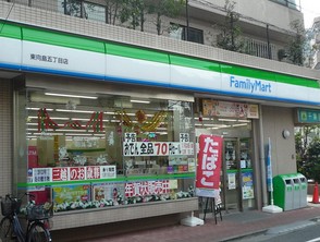 コンビニ　ファミリーマート向島４丁目店（コンビニ）まで219m