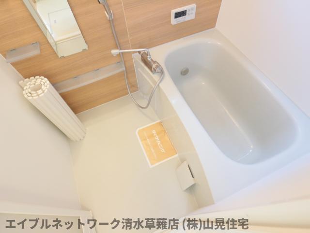 バス・シャワールーム　コンパクトで使いやすいお風呂です
