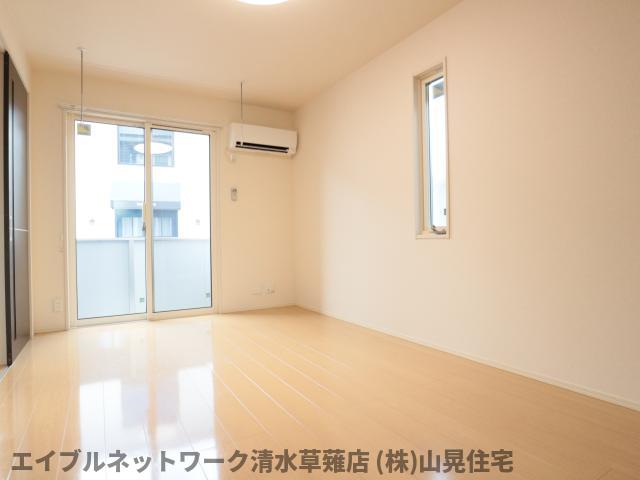 居室・リビング　こちらのリビングで趣味の時間をお楽しみください