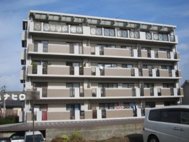 建物外観　【外観写真】８月末退去予定です