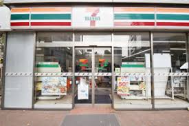 コンビニ　セブンイレブン北区岸町1丁目店（コンビニ）まで352m