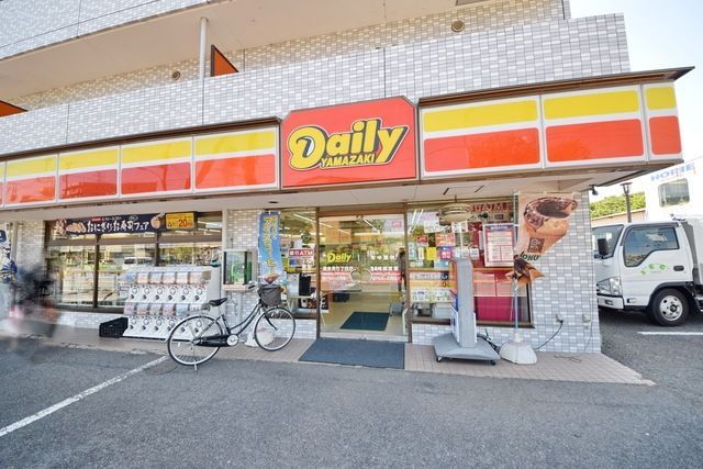 コンビニ　デイリーストア（コンビニ）まで742m