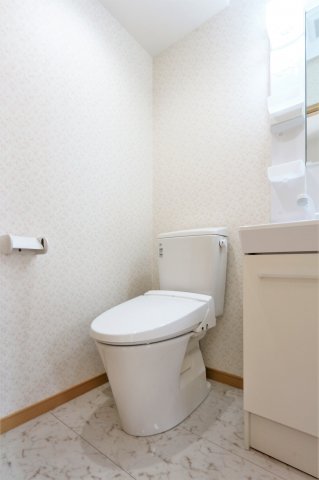 トイレ　参考写真（同物件別部屋）
