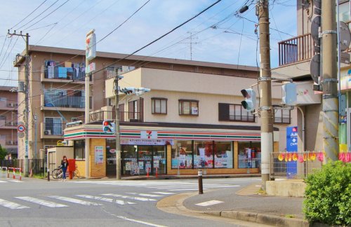 コンビニ　セブンイレブン 市川本塩店（コンビニ）まで437m