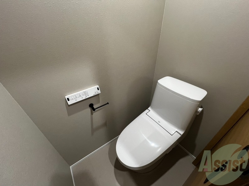 トイレ　清潔感のあるトイレで、嬉しいウォシュレット付き。