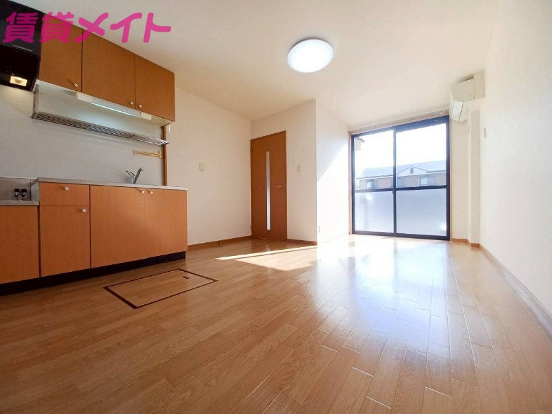 居室・リビング　別部屋参考写真です
