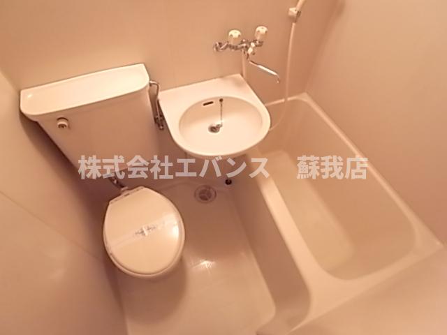 バス・シャワールーム　コンパクトで使いやすいお風呂です
