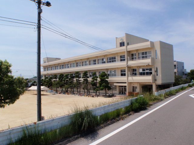 小学校　丸亀市立城東小学校（小学校）まで400m