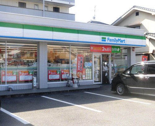 コンビニ　ファミリーマート 岡山西大寺上二丁目店（コンビニ）まで136m