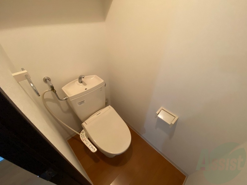 トイレ　ウォシュレット機能がついたトイレです。安心して使用できます。