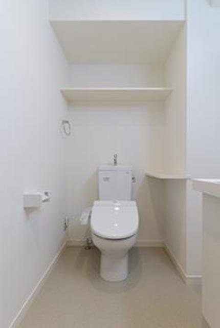 トイレ　※写真は同タイプ住戸です。