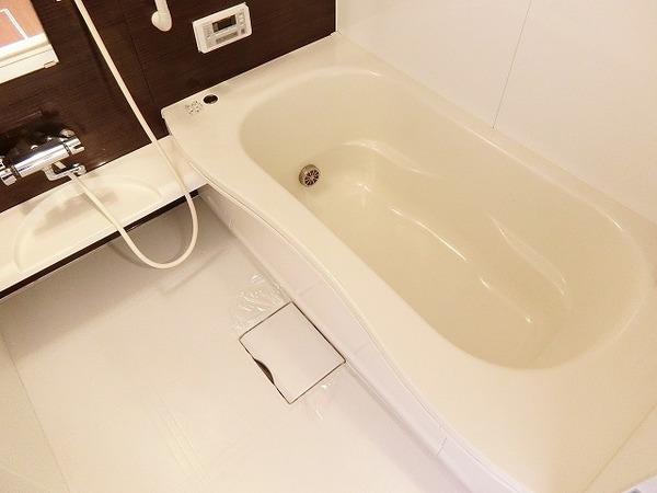 バス・シャワールーム　浴室乾燥機、追い焚き機能付きバス！