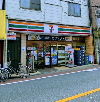 コンビニ　セブンイレブン（コンビニ）まで137m