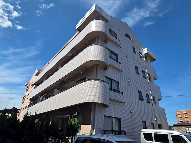 建物外観　越谷駅徒歩１０分（８００ｍ）