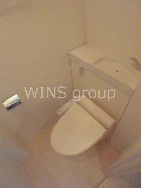 トイレ　ウォシュレットつきの清潔なトイレです