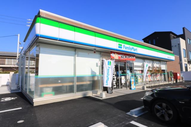 コンビニ　ファミリーマート（コンビニ）まで160m