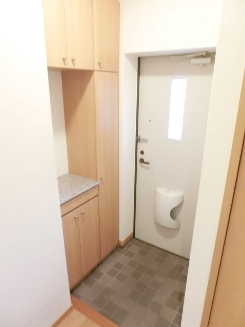 玄関　シューズBOX付になります。