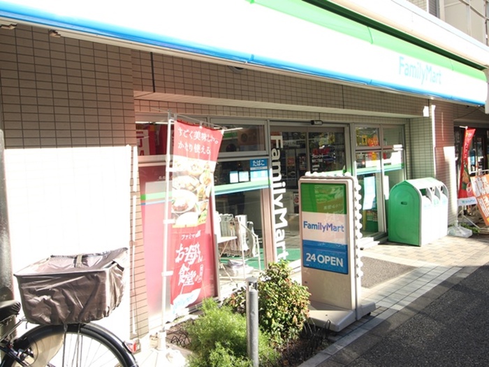 コンビニ　ファミリーマート（コンビニ）まで100m
