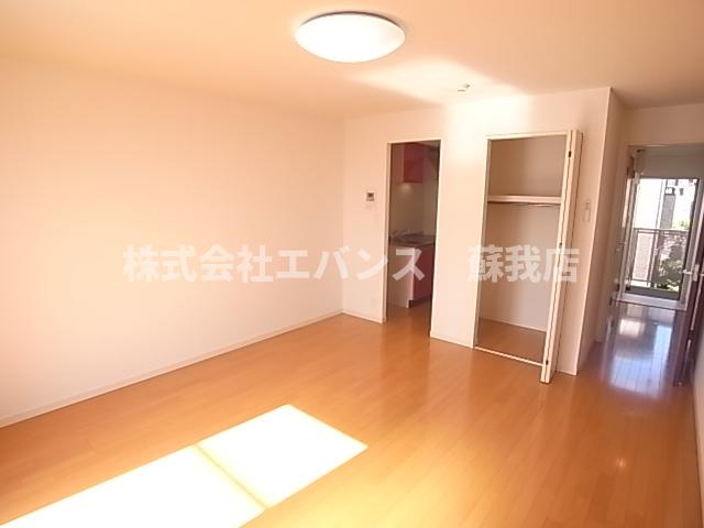 その他部屋・スペース　落ち着いて過ごせるお部屋なので、寝室にいかがでしょうか