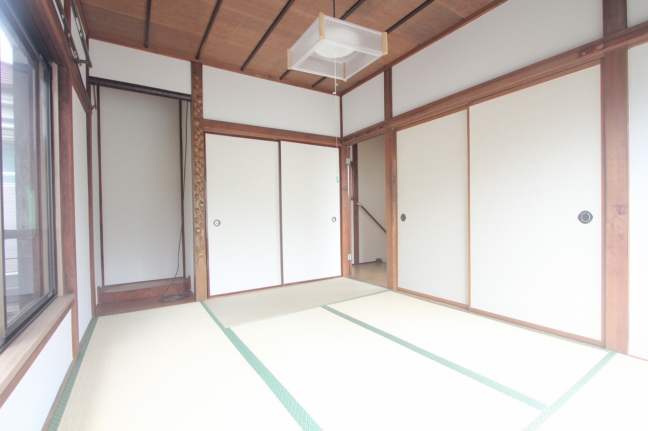 川越市砂貸家の居間写真