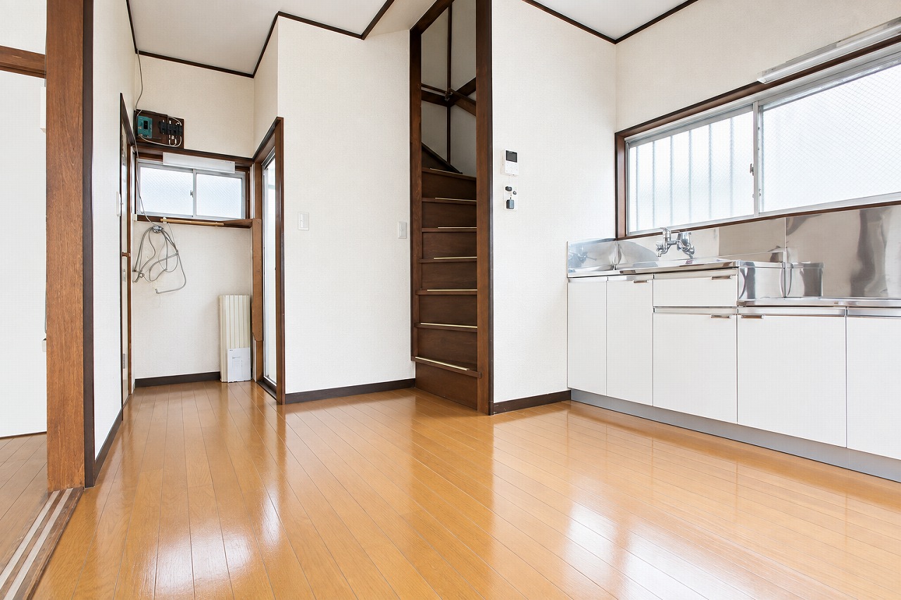 川越市砂貸家の居間写真