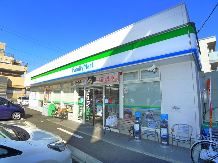 コンビニ　ファミリーマート（コンビニ）まで256m