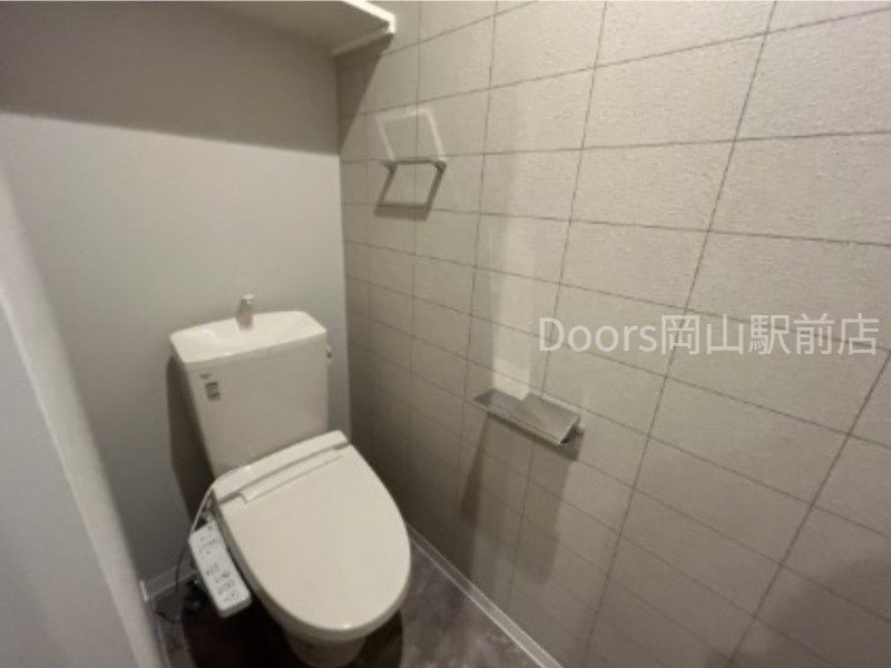 ＪＲ山陽本線 岡山駅 徒歩8分 3階建 新築のトイレ写真