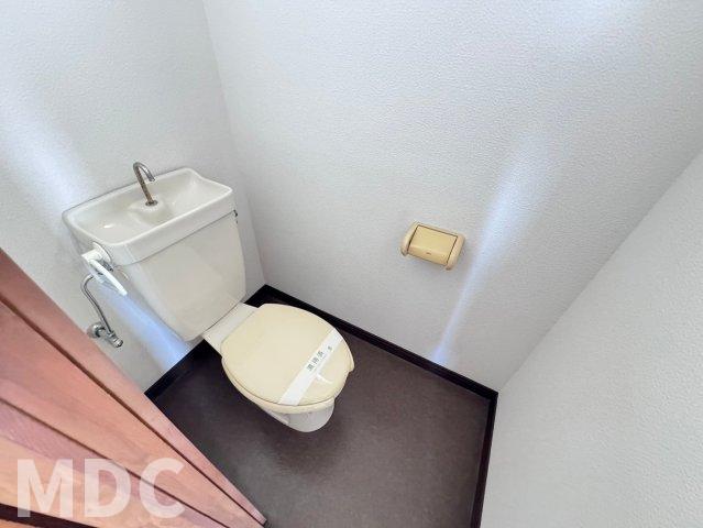 ＪＲ高徳線 佐古駅 徒歩11分 4階建 築48年のトイレ写真
