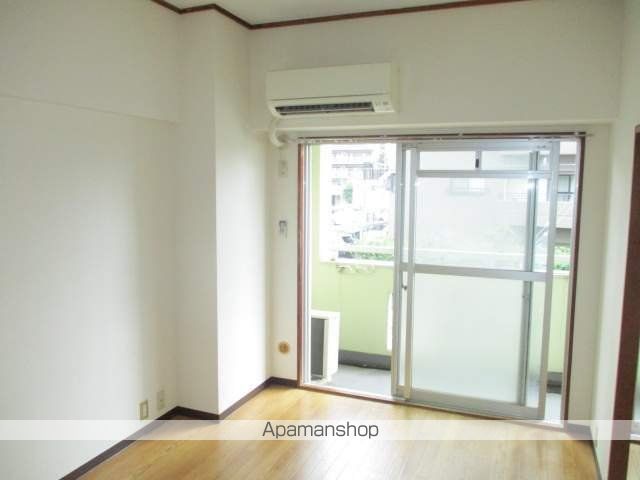 音金六郷マンションの居間写真