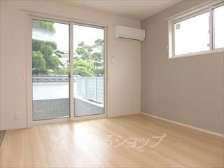 居室・リビング　明るい角部屋・エアコンあり