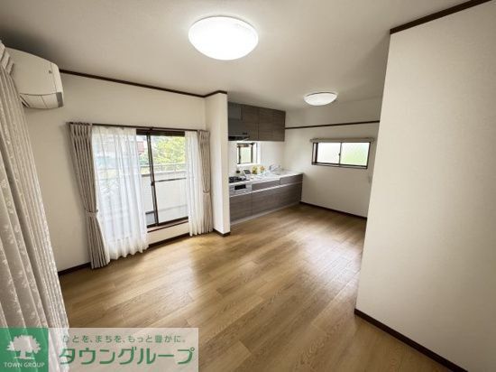 立川市西砂町4丁目戸建の居間写真